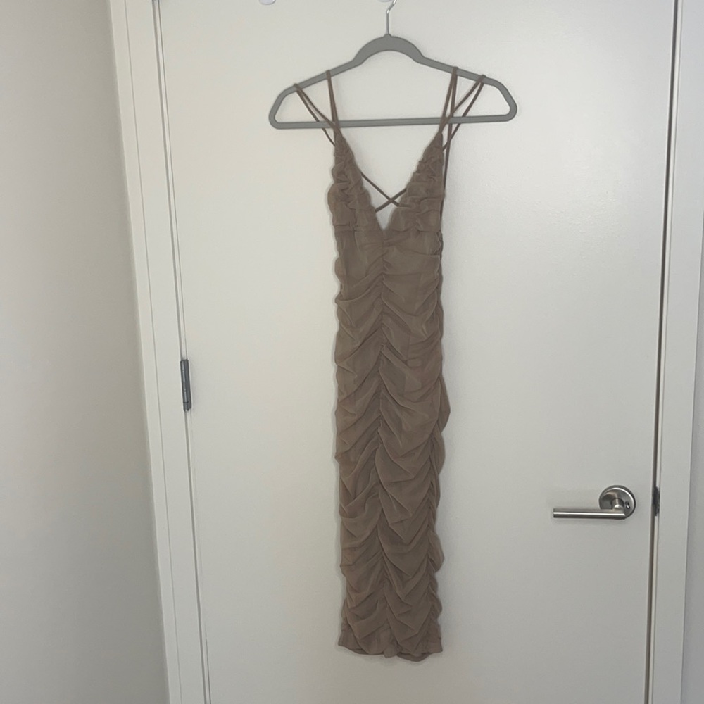 Fiji revolve midi dress - Picture 4 of 6